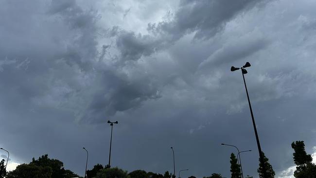 Storm rolls in over Brisbane City. Picture: Steve Pohlner