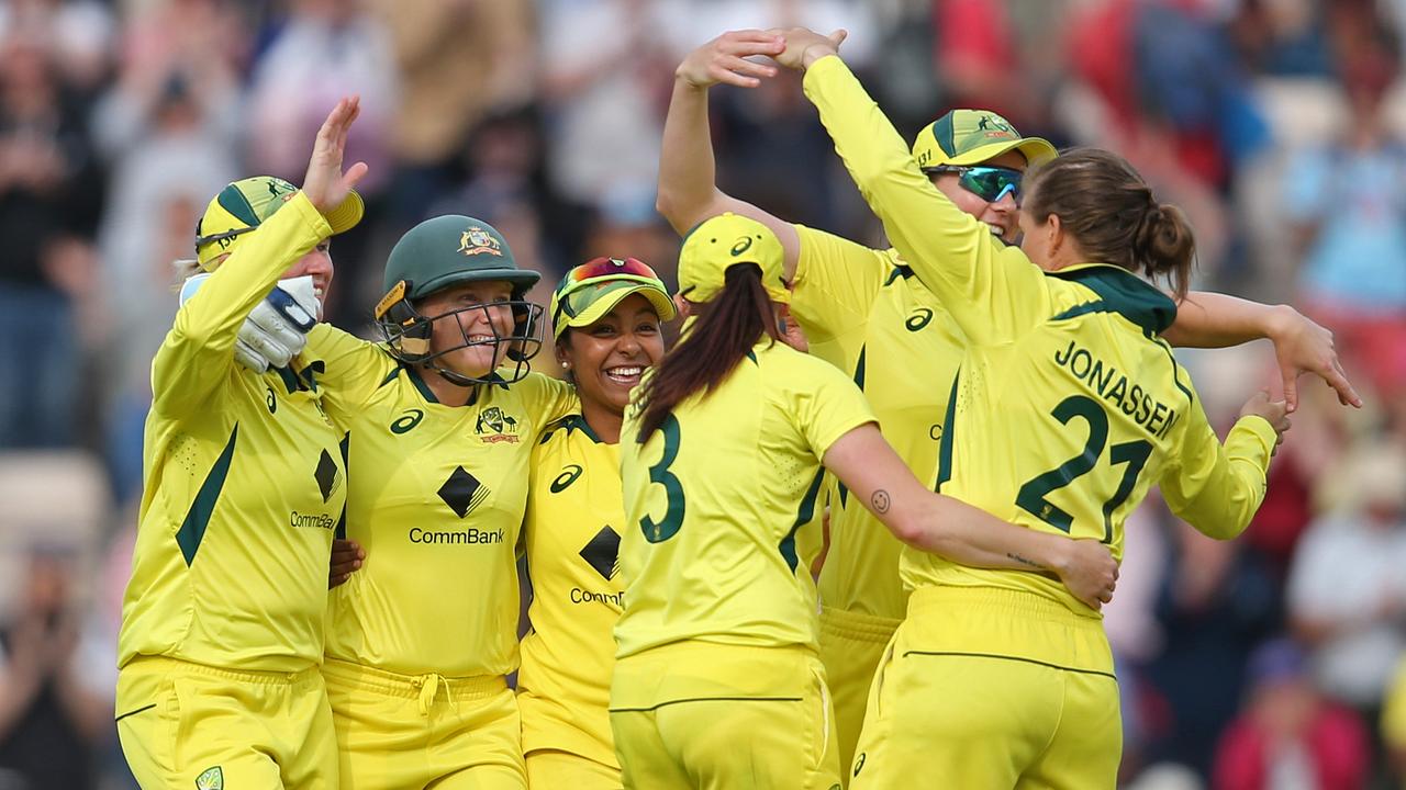 Australia retains Ashes in final-ball thriller against England