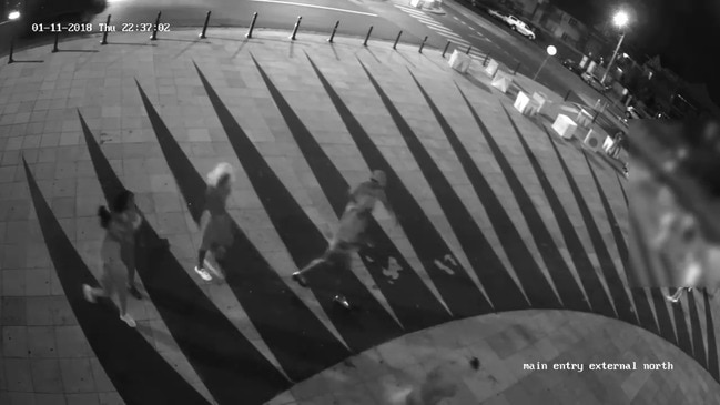 CCTV footage captures robbery in St Kilda 