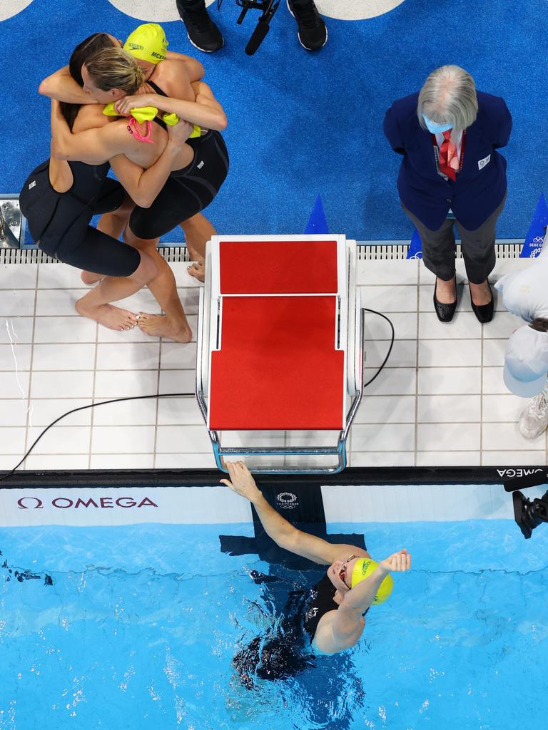 Women S 4x100m Freestyle Team Takes Gold And World Record At Tokyo