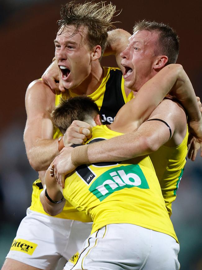 Tom Lynch, Dylan Grimes and Jayden Short celebrate on the siren.