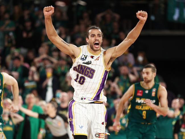 Sydney ends 17-year NBL title drought