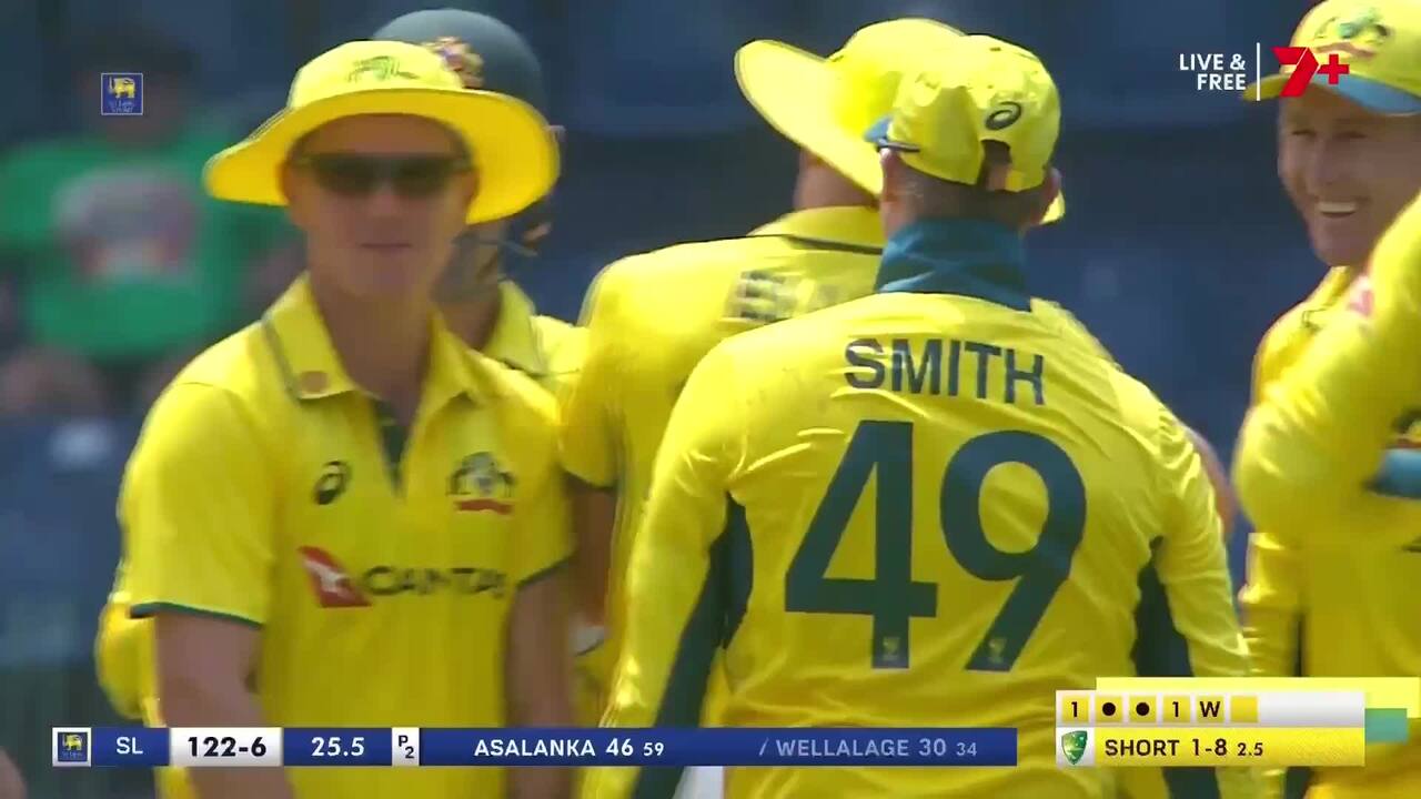 Steve Smith stuns cricket with absurd catch