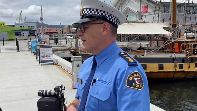 Tasmania Police recover body from end of Elizabeth Street Pier