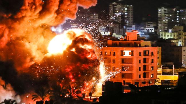 TOPSHOT - Fire and smoke billow above buildings in Gaza City during reported Israeli strikes on March 25, 2019. - Israel's military launched strikes on Hamas targets in the Gaza Strip today, the army and witnesses said, hours after a rocket from the Palestinian enclave hit a house and wounded seven Israelis. (Photo by Mahmud Hams / AFP)