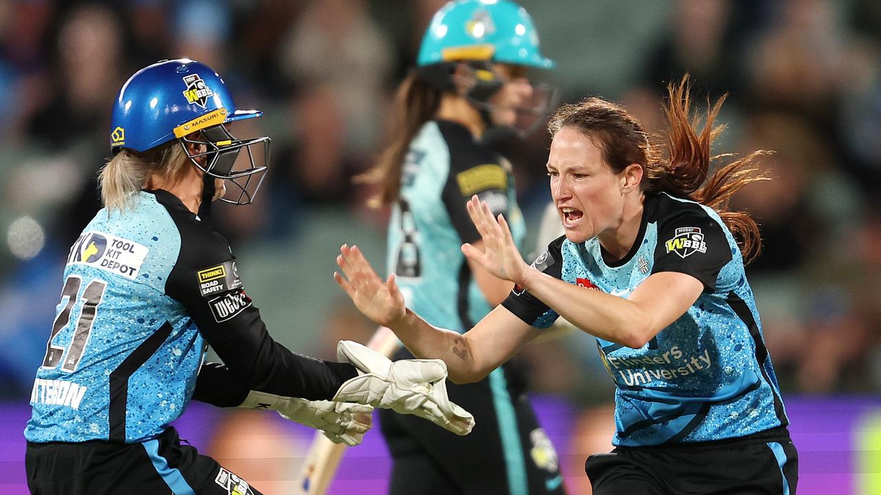 Megan Schutt and the Strikers bowlers were on fire. (Photo by Sarah Reed/Getty Images)