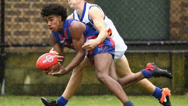 Isaac Quaynor dishes off a handball for Oakleigh Chargers. Picture: Quinn Rooney/AFL Media/Getty Images