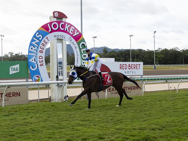 Jockey Les Tilley aboard Namazu takes out the Cairns Cup. Photo by Emily Barker