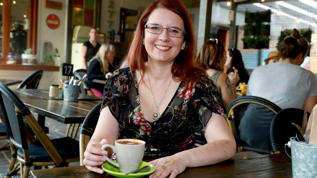 The Blue Mountains News’ reporter Isabell Petrinic at one of the mountains’ best cafes. (AAP IMAGE / Angelo Velardo)