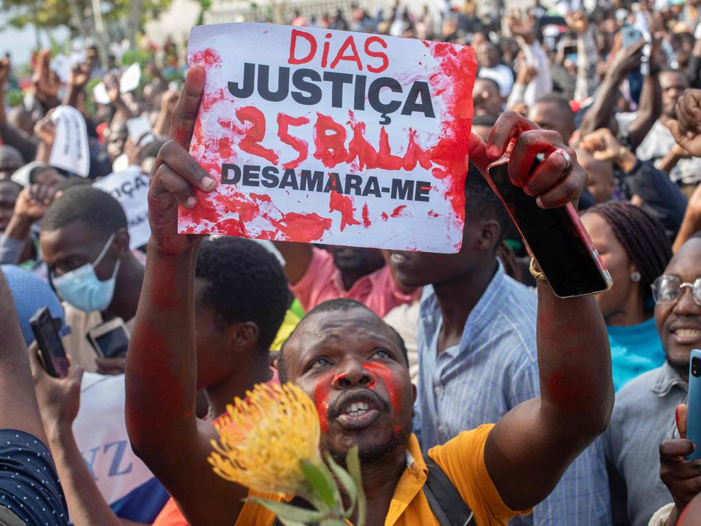 People shout slogans and protest during the funeral and burial of Elvino Dias.