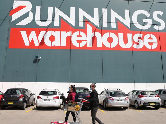 SYDNEY, AUSTRALIA - NewsWire Photos, SEPTEMBER, 27 2021: People are seen at Bunnings in Alexandria as Covid-19 restrictions ease in Sydney. Picture: NCA NewsWire / Gaye Gerard