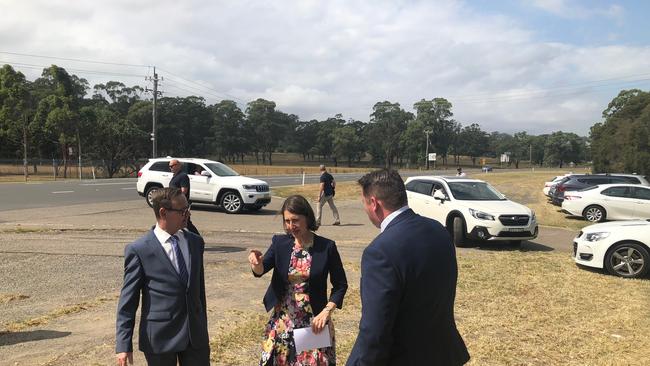 Premier Gladys Berejiklian announced the first state of the Spring Farm Parkway with Wollondilly candidate Nathaniel Smith and Camden candidate Peter Sidgreaves in 2019.