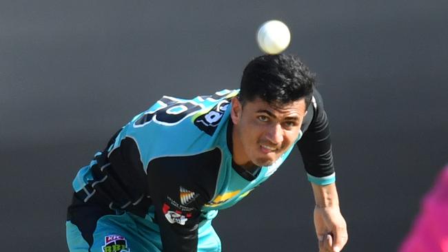 Mujeeb Ur Rahman of the Heat in action during the Big Bash League (BBL) match between the Brisbane Heat and the Sydney Sixers at Metricon Stadium on the Gold Coast, Tuesday, January 1, 2019. (AAP Image/Darren England) NO ARCHIVING, EDITORIAL USE ONLY, IMAGES TO BE USED FOR NEWS REPORTING PURPOSES ONLY, NO COMMERCIAL USE WHATSOEVER, NO USE IN BOOKS WITHOUT PRIOR WRITTEN CONSENT FROM AAP