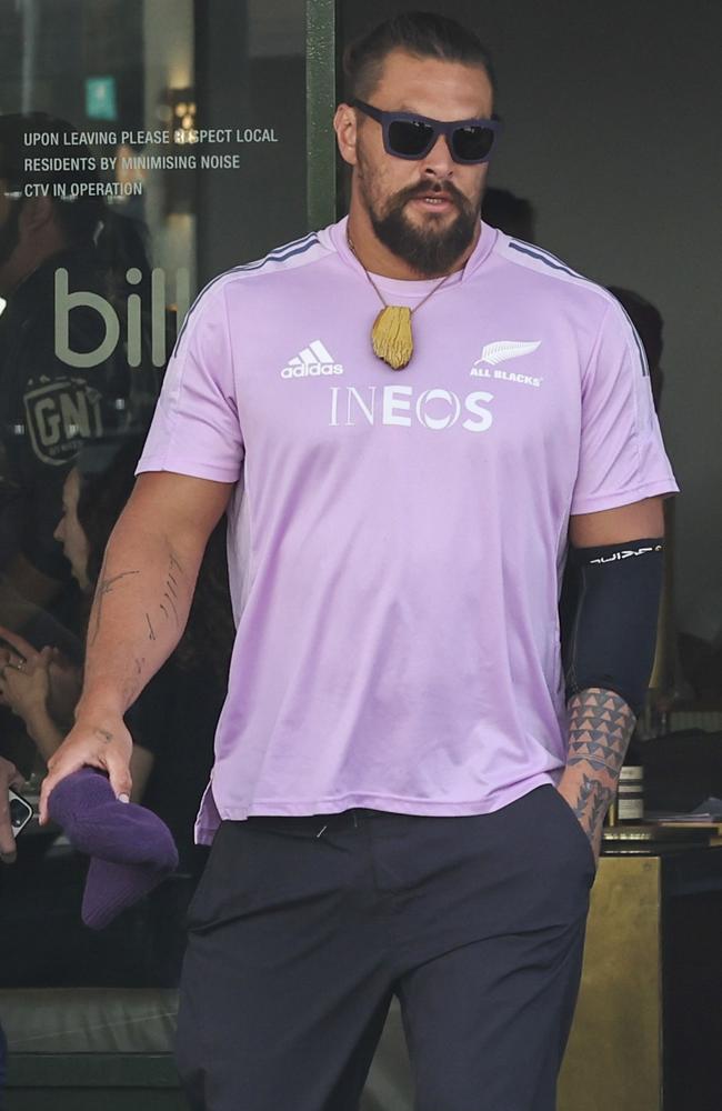 Jason Momoa was seen in Bondi Monday morning, before heading to Circular Quay for a drink. Picture: Jayden Seyfarth/MEDIA-MODE.COM