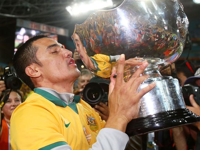 SYDNEY, AUSTRALIA - JANUARY 31: Tim Cahill of Australia kisses the Asian Cup Trophy after the 2015 Asian Cup final match between Korea Republic and the Australian Socceroos at ANZ Stadium on January 31, 2015 in Sydney, Australia. (Photo by Mark Nolan/Getty Images)