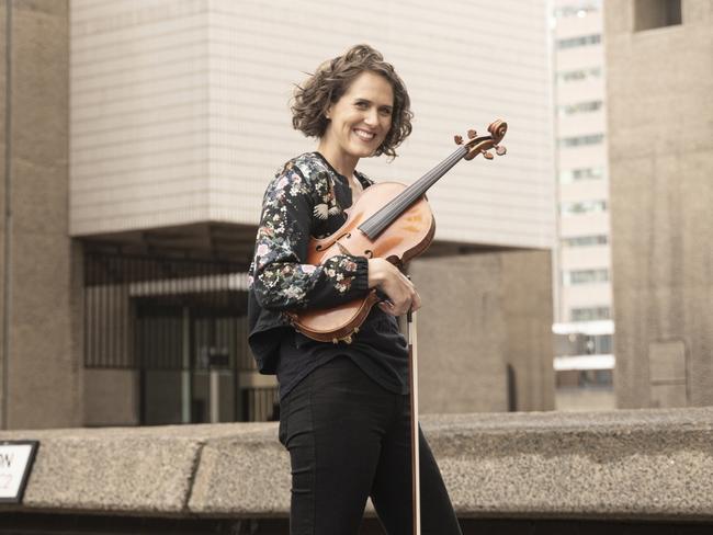 Stefanie Farrands is the ACO's Principal Viola. Taken in LONDON at the Barbican on the ACO's Europe tour 2022, Oct. FOR US BY REVIEW ONLY. CONTACT TIM DOUGLAS OR BRIDGET CORMACK BEFORE USINGCredit: Nic Walker