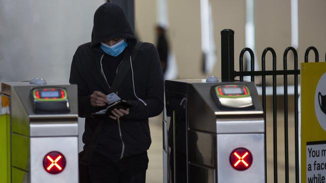 Victorians are being urged to register their Myki cards for contact tracing. Picture: NCA NewsWire / Paul Jeffers