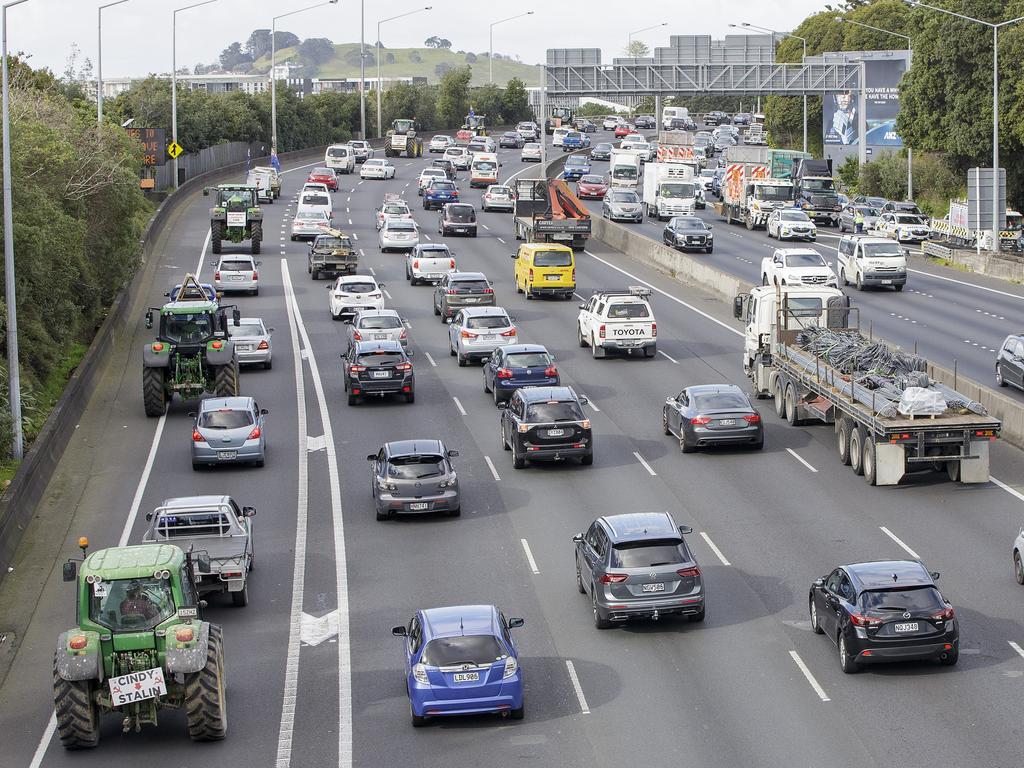 Tractors being driven by farmers and protesters on the motorway into Auckland. Picture: Dave Rowland/Getty Images