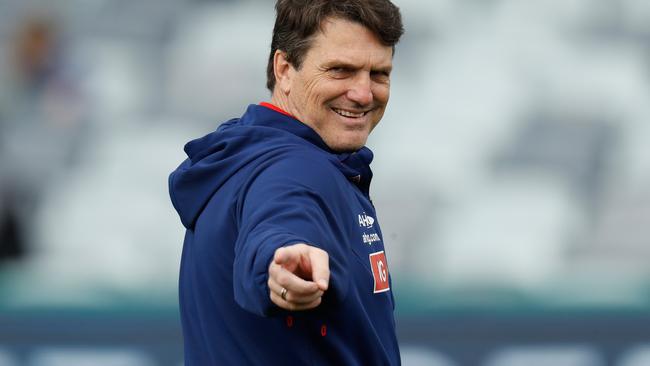 Paul Roos has called an end to his coaching days and plans to travel the world instead.