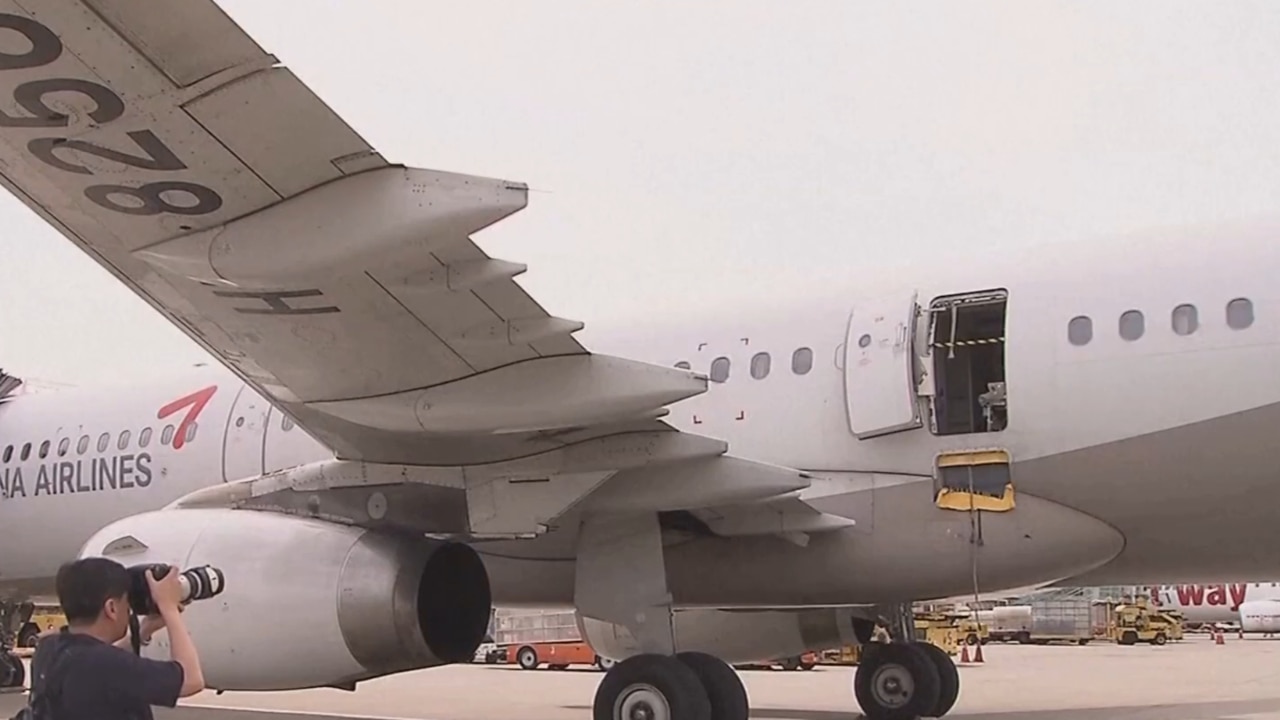 Passenger opens emergency door mid-flight on Asiana Airline plane