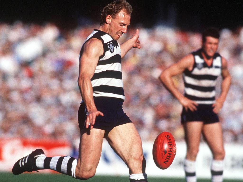 1989 Grand Final – Hawthorn vs Geelong. Geelong's Gary Ablett kicks one of his nine goals. f/l. /football sport AFL action