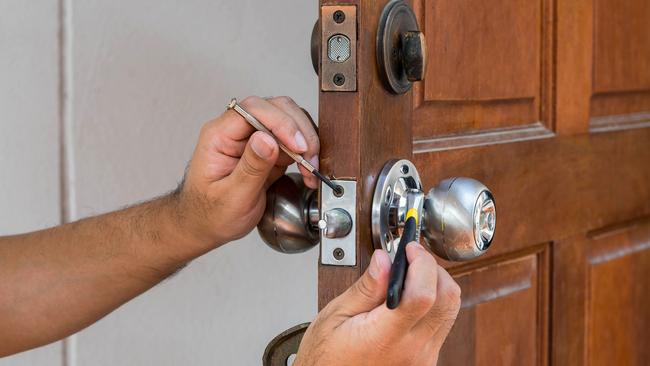 A woman has been left shocked after being charged $2000 by a locksmith during a call-out over Christmas.