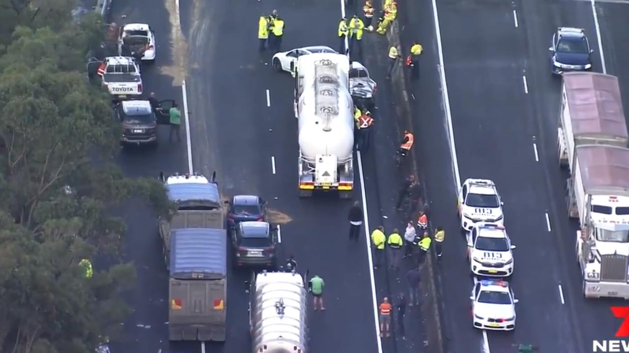 Man dead after tencar crash on Hume Highway Daily Telegraph