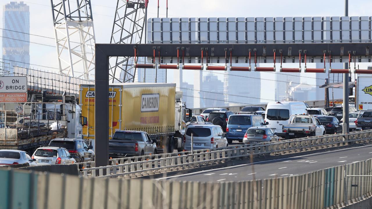 melbourne-christmas-traffic-warning-as-west-gate-bridge-undergoes-works