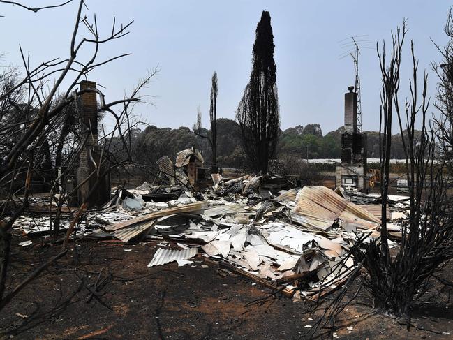 A burnt house is seen after bushfire in Batlow, in Australia's New South Wales state on January 8, 2020. - Australian officials issued fresh evacuation warnings on January 8, 2020 ahead of a forecast spike in the intensity of out-of-control bushfires that have devastated vast swathes of countryside and sent smoke clouds as far away as Brazil. (Photo by SAEED KHAN / AFP)