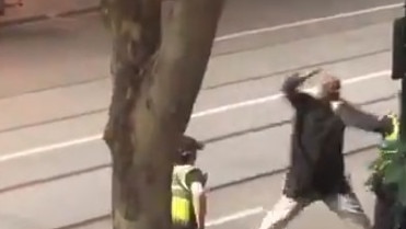 A man appears to attack police in Bourke St. Image: Twitter user rankki_poi