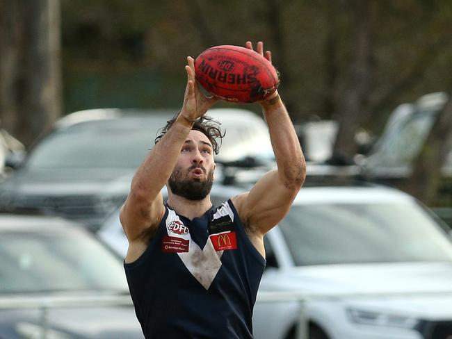 EDFL footy: Avondale Heights v Strathmore: Ruairi Cleary of Avondale Heights marksSaturday, June 19, 2021, in Avondale Heights, Victoria, Australia. Picture: Hamish Blair