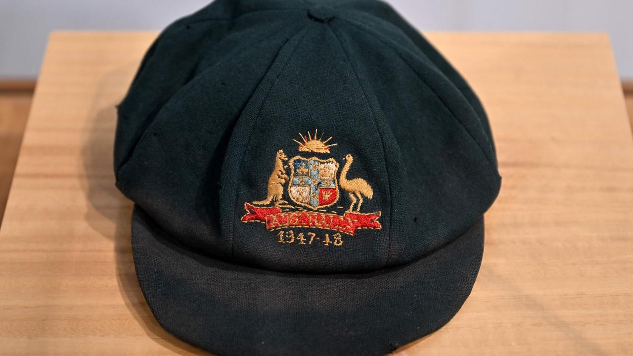 Don Bradman baggy green sells at auction for $390,000