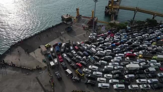 Indonesians brave gridlock traffic to head home for Eid