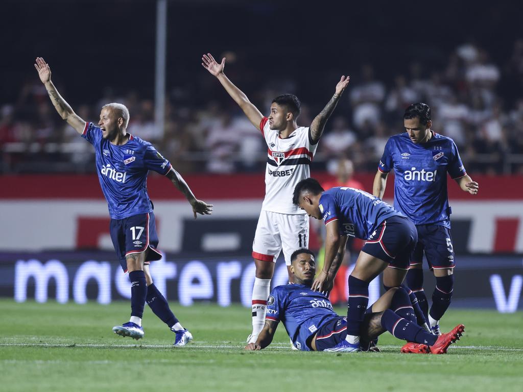 Players react as Juan Izquierdo collapses in Sao Paulo, Brazil. (Photo by Alexandre Schneider/Getty Images)