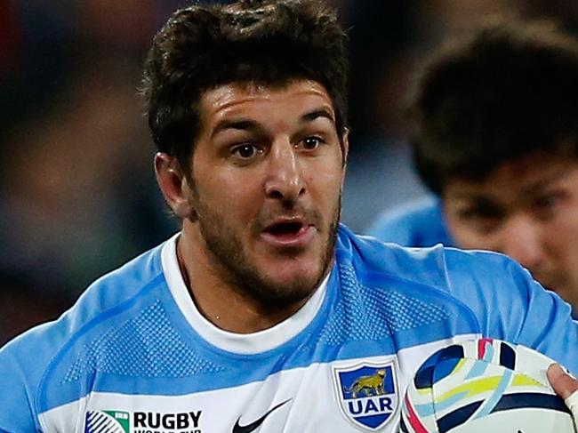 LONDON, ENGLAND - OCTOBER 30: Tomas Cubelli of Argentina breaks with the ball during the 2015 Rugby World Cup Bronze Final match between South Africa and Argentina at the Olympic Stadium on October 30, 2015 in London, United Kingdom. (Photo by Laurence Griffiths/Getty Images)