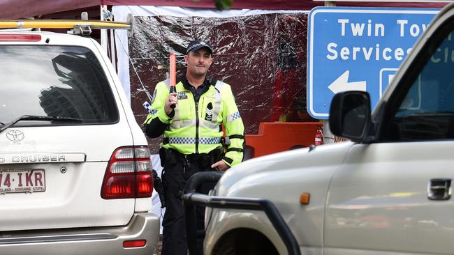 Police check cars at the Queensland border with NSW at Coolangatta. Picture: NCA NewsWire/Steve Holland