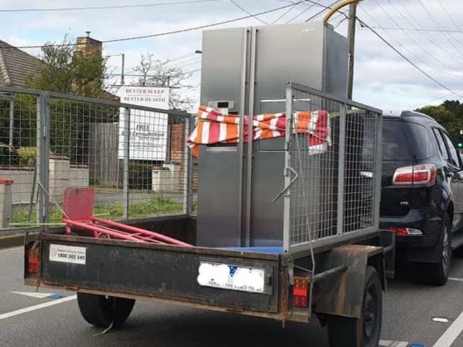 A driver's careless mistake has been captured for the world to see. Source: Facebook/Melbourne crap drivers and parkers