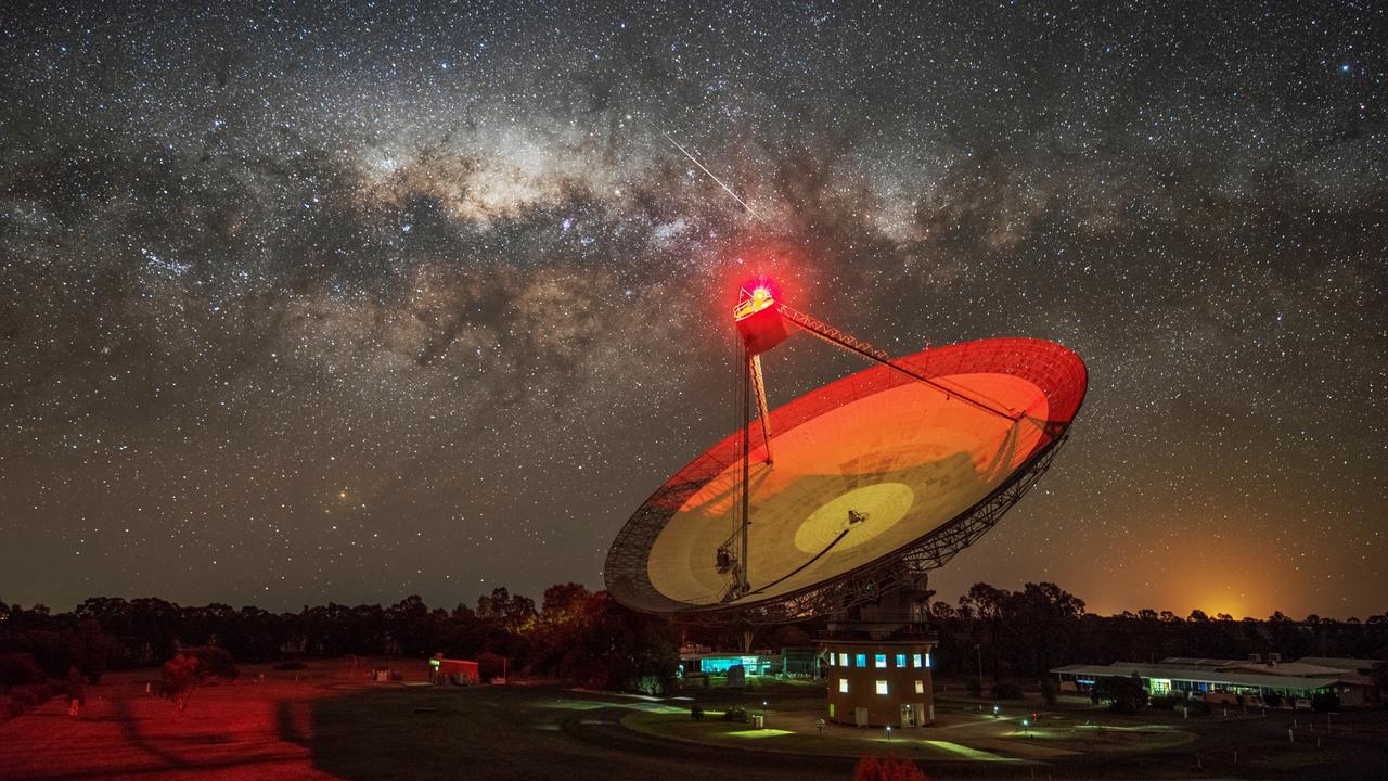 O famoso telescópio Parkes, conhecido carinhosamente como The Dish, está em busca de vida alienígena. Imagem: CSIRO
