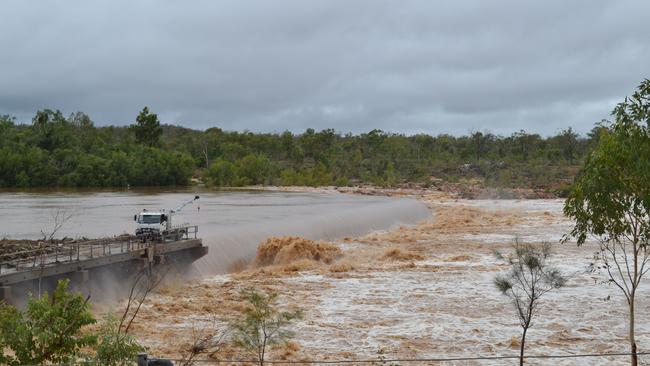 The weir flooding in January 2020. Picture: TRACEY SMITH