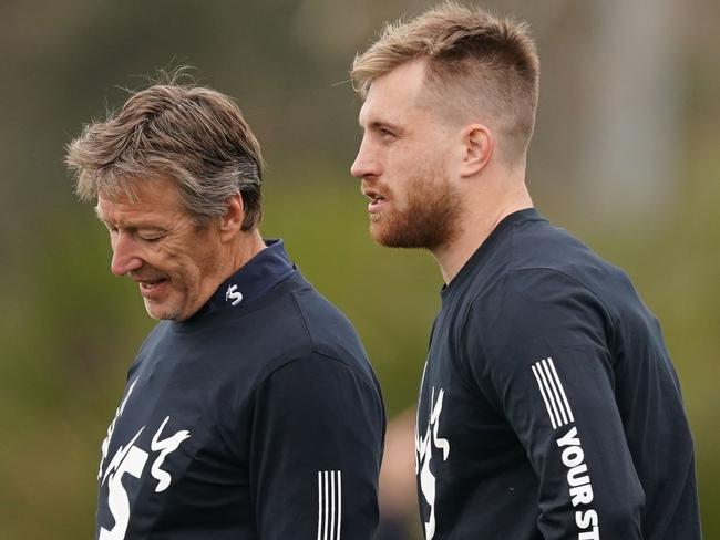 Melbourne Storm coach Craig Bellamy and Cameron Munster talk during a Melbourne Storm training session at Gosch's Paddock in Melbourne, Tuesday, September 10, 2019. (AAP Image/Scott Barbour) NO ARCHIVING