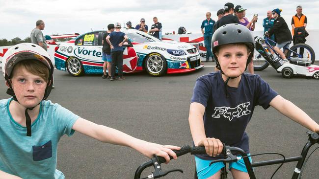 Twins Flynn and Josh Leonard on top of Skyline. Pic: Thomas Wielecki.