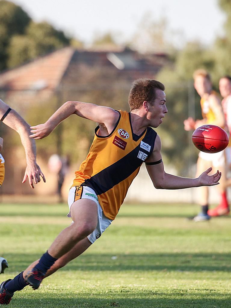 EDFL 2019: Strathmore win against Avondale Heights puts team in ...