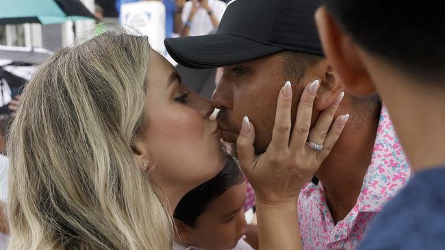 Jason Day and Ellie celebrate with a kiss. Picture: Mike Mulholland/Getty Images