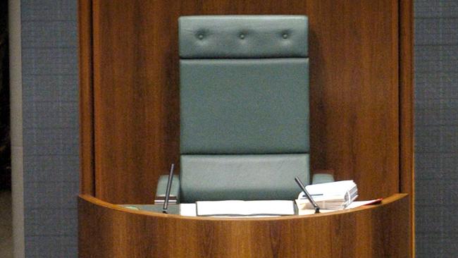 08 Feb 2005 QT in the House of Representatives Parliament Canberra. Opposition leader, Kim Beazley (R) & PM, John Howard (L) about to face each other picJohn/Feder reps f/l empty speaker's chair