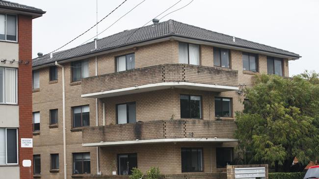 The unit block where Ms McRae’s body was found in Coogee. Picture: Tim Pascoe