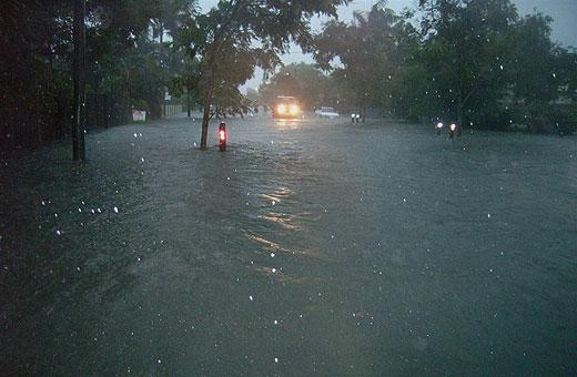Roundabout of Kippen and Juliet Streets in South Mackay from 8am till about midday, when the waters started to subside. Photo: Contributed by Colleena and Ric Gaynor