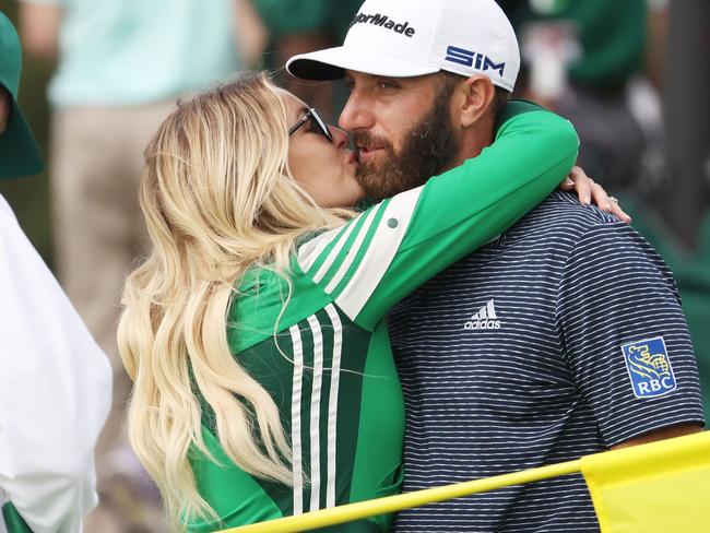 AUGUSTA, GEORGIA - NOVEMBER 15: Dustin Johnson of the United States kisses fiancÃ©e Paulina Gretzky after winning the Masters at Augusta National Golf Club on November 15, 2020 in Augusta, Georgia.   Jamie Squire/Getty Images/AFP == FOR NEWSPAPERS, INTERNET, TELCOS & TELEVISION USE ONLY ==