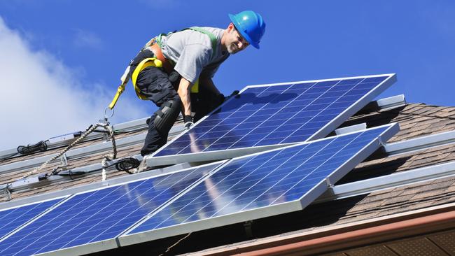 Tens of thousands of consumers were contacted and thousands signed up to Vic Solar agreements.