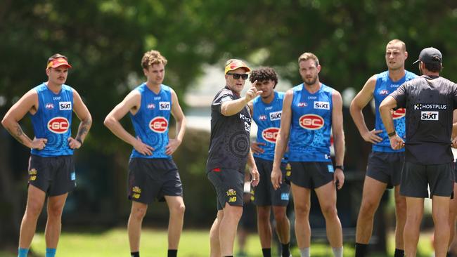 Head Coach Damien Hardwick speaks to players during a Gold Coast Suns AFL training session at the formely known Heritage Bank Stadium on November 27, 2023 in Gold Coast, Australia. (Photo by Chris Hyde/Getty Images)