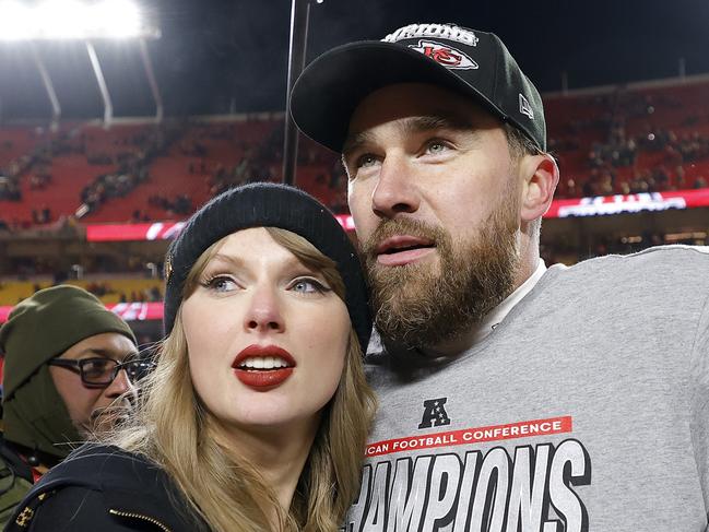 KANSAS CITY, MISSOURI - JANUARY 26: Taylor Swift celebrates with Travis Kelce #87 of the Kansas City Chiefs after defeating the Buffalo Bills 32-29 in the AFC Championship Game at GEHA Field at Arrowhead Stadium on January 26, 2025 in Kansas City, Missouri.  (Photo by David Eulitt/Getty Images)